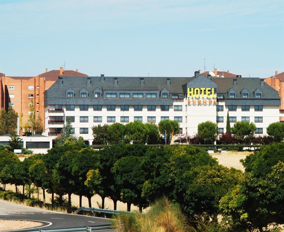 Hospedium Hotel Europa Centro Magaz De Pisuerga Exterior photo